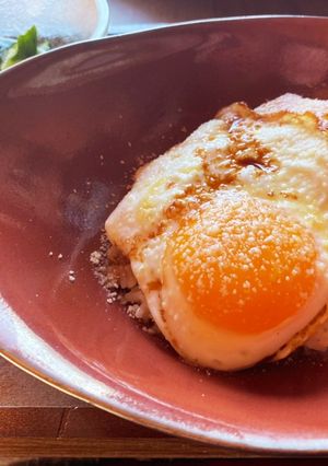 簡単★めだま焼きとベーコンのカルボ丼-レシピのメイン写真