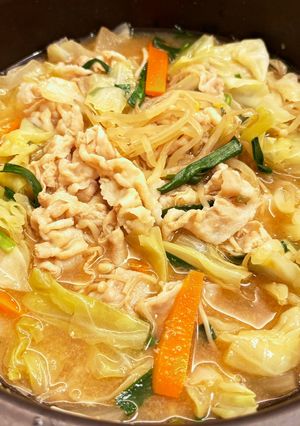 野菜はなんでもOK♪こくうま味噌鍋-レシピのメイン写真