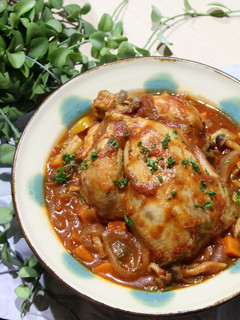 もち米を詰めた丸ごとチキンのトマト煮込み-レシピのメイン写真
