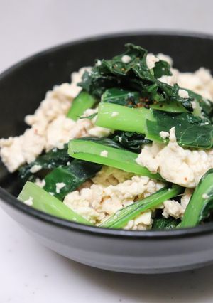 簡単♪美味♪鶏ミンチ豆腐小松菜の炒め物-レシピのメイン写真