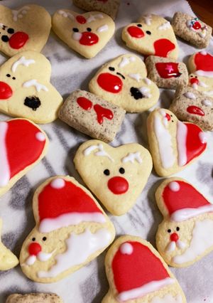 ハートの型でクリスマスアイシングクッキー-レシピのメイン写真