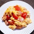 ミニトマトとベーコンのスクランブルエッグ