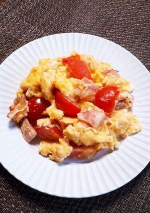ミニトマトとベーコンのスクランブルエッグ-レシピのメイン写真