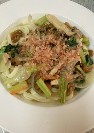 なめこと梅おかかの白だし焼きうどん-レシピのメイン写真