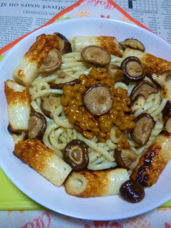 寅ちくわと冷凍椎茸の焼きうどん~納豆載せ-レシピのメイン写真