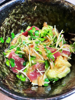 マグロとアボカドのなめ茸カイワレの和え-レシピのメイン写真