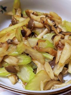 セロリとしめじのおかか炒め-レシピのメイン写真