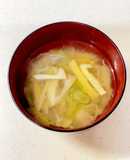 エリンギ 榎 油揚げ ねぎの味噌汁^^