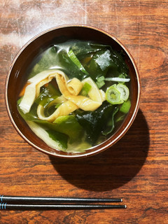 ワカメと白菜の減塩味噌汁-レシピのメイン写真