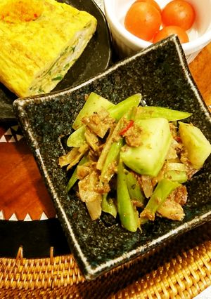 イワシ蒲焼き缶とブロッコリー芯きんぴら-レシピのメイン写真