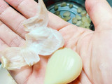 つるんと楽チン♪にんにく皮むき