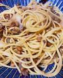 食べるラー油とミンチと納豆のパスタ