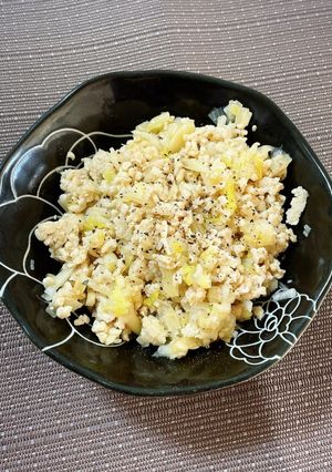 簡単節約　焦がしニンニクネギ塩鶏そぼろ-レシピのメイン写真