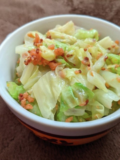 キャベツと鮭フレークのホットサラダ-レシピのメイン写真
