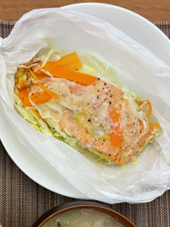 レンジで☆鮭塩麹にんにくバター包み焼き-レシピのメイン写真