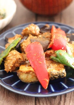 時短！冷凍揚げなすとサバカリー缶炒め-レシピのメイン写真