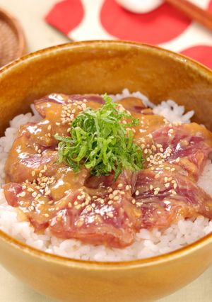 かつおのにんにくみそだれ丼-レシピのメイン写真