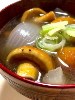 カラダ喜ぶ!特大なめこと玉葱の中華スープ-レシピのメイン写真