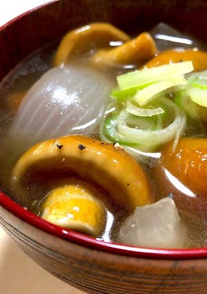 カラダ喜ぶ！特大なめこと玉葱の中華スープ-レシピのメイン写真