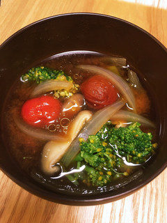 朝から元気が出る味噌汁トマト入り-レシピのメイン写真