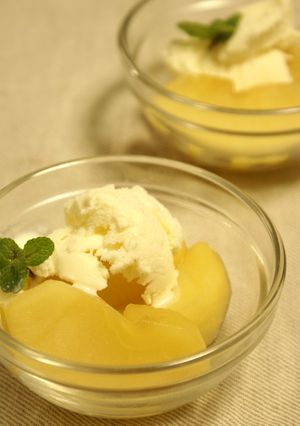 リンゴのコンポート　バニラアイス添え-レシピのメイン写真