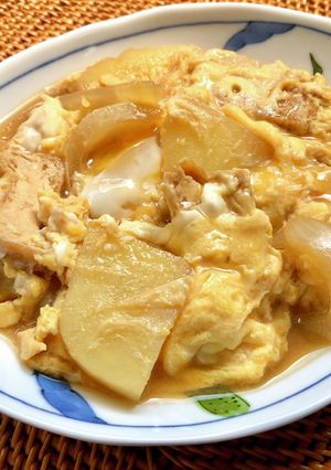 じゃが芋・玉ねぎ・油揚げの卵とじ*丼にも-レシピのメイン写真