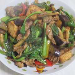 รูปของ 小松菜と厚揚げ・豚肉で中華風甜麺醤炒め♪