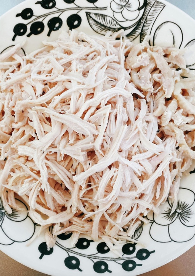 簡単しっとり！レンジで蒸し鶏ほぐし-レシピのメイン写真