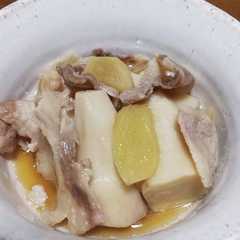 รูปของ 里芋と豚バラのしょうが煮☆