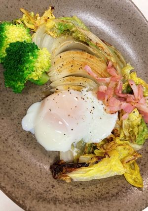 焼き白菜、温玉、ベーコンのせ-レシピのメイン写真
