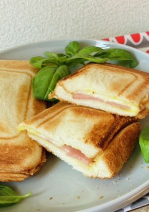 ブラックホットサンドメーカーホットサンド-レシピのメイン写真