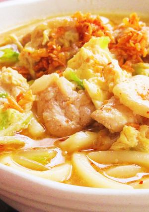 〖鶏もも肉と白菜とふわとろ卵の旨辛うどん-レシピのメイン写真