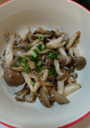 簡単！地味だけど美味♪しめじの塩ごま炒め-レシピのメイン写真