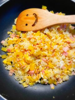 子供も大好き!たくあんのパラパラ炒飯-レシピのメイン写真