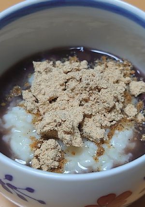 甘糀小豆に黒豆きなこをかけて♫-レシピのメイン写真