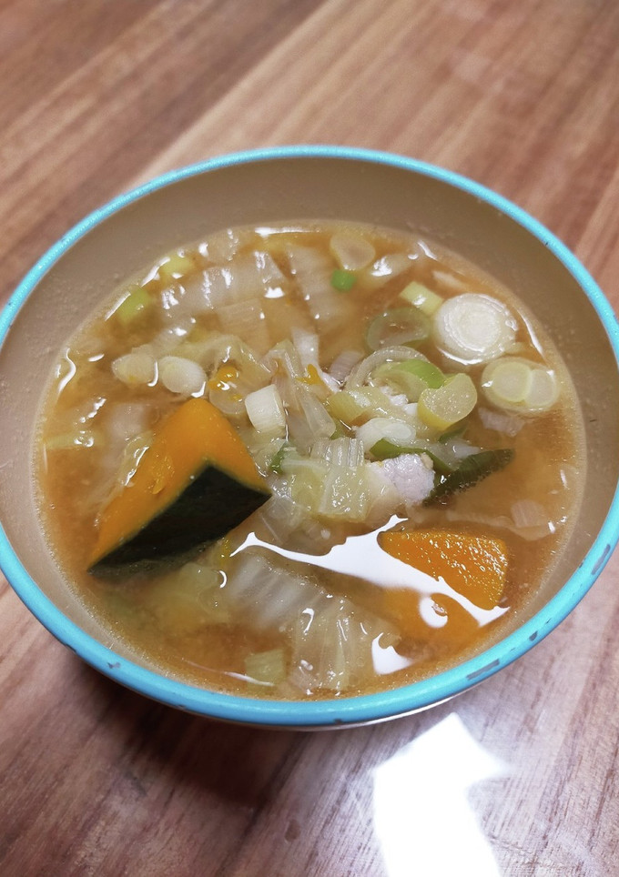 簡単！アツアツ　かぼちゃと白菜の豚汁　-レシピのメイン写真