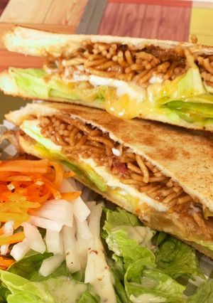 キャンプ飯 残った焼そばでホットサンド-レシピのメイン写真