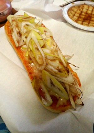 野菜を食べよう。ネギ乗せピザトースト-レシピのメイン写真