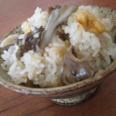 รูปของ 超簡単☆お上品な舞茸の炊き込みご飯