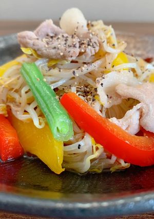 豚肉ともやしとパプリカの塩麹炒め-レシピのメイン写真