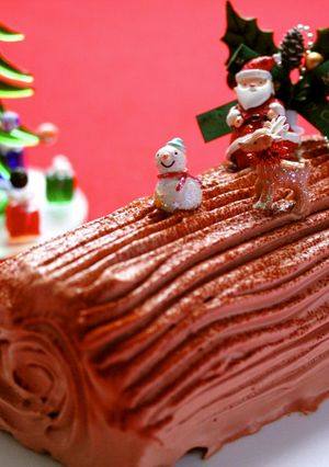 ロールケーキで！簡単ブッシュドノエル-レシピのメイン写真