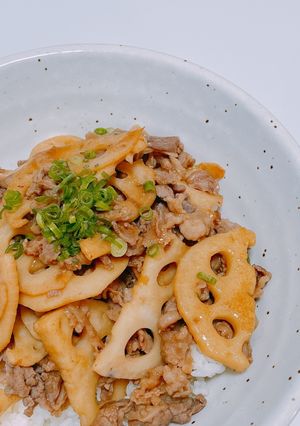 れんこんと牛こまの甘辛丼-レシピのメイン写真