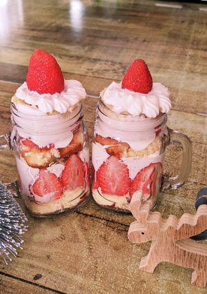 いちごがかわいい瓶ケーキ-レシピのメイン写真
