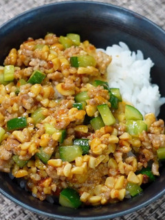 カルットパン 肉味噌納豆きゅうり丼-レシピのメイン写真