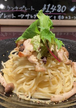 キノコとローストチキンの塩味生スパゲティ-レシピのメイン写真