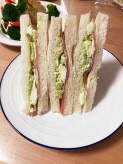 アボカドとクリチと生ハムのサンドイッチ-レシピのメイン写真