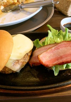 ボリューム満点！ベーコンチーズバーガー-レシピのメイン写真