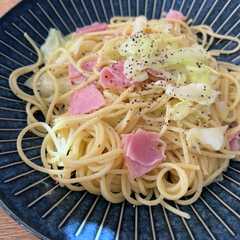 รูปของ キャベツとベーコンのパスタペペロンチーノ