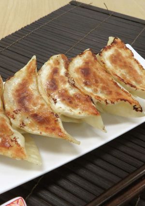 ホットプレートで簡単！餃子-レシピのメイン写真