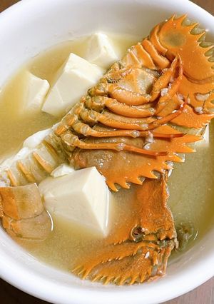 殻付えびでも◎！ウチワエビと豆腐の味噌汁-レシピのメイン写真